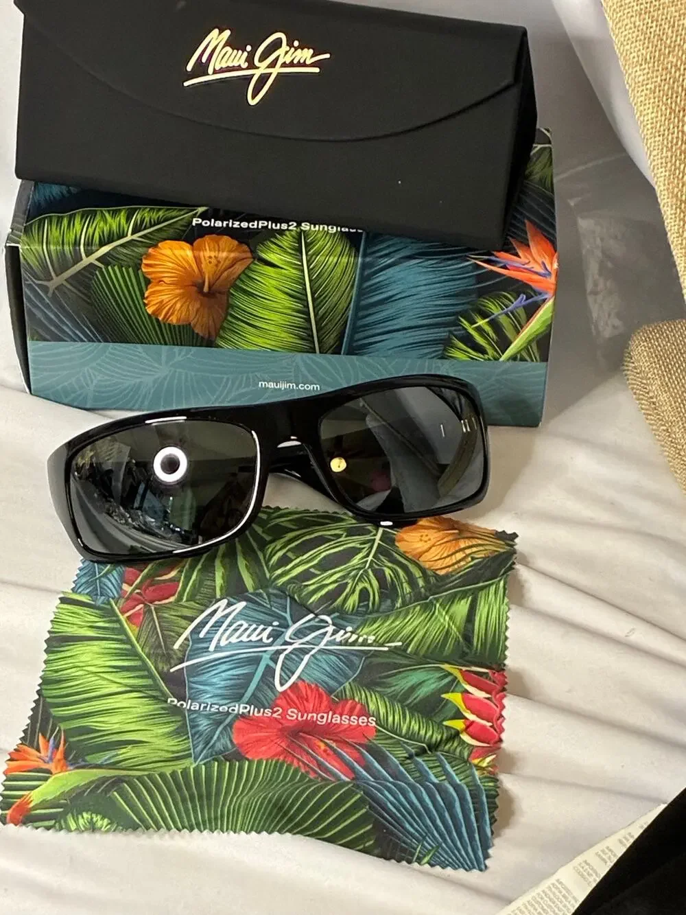 Maui Jim Peahi polarized  Wrap Sunglasses Gloss Black  MJ0202S-001